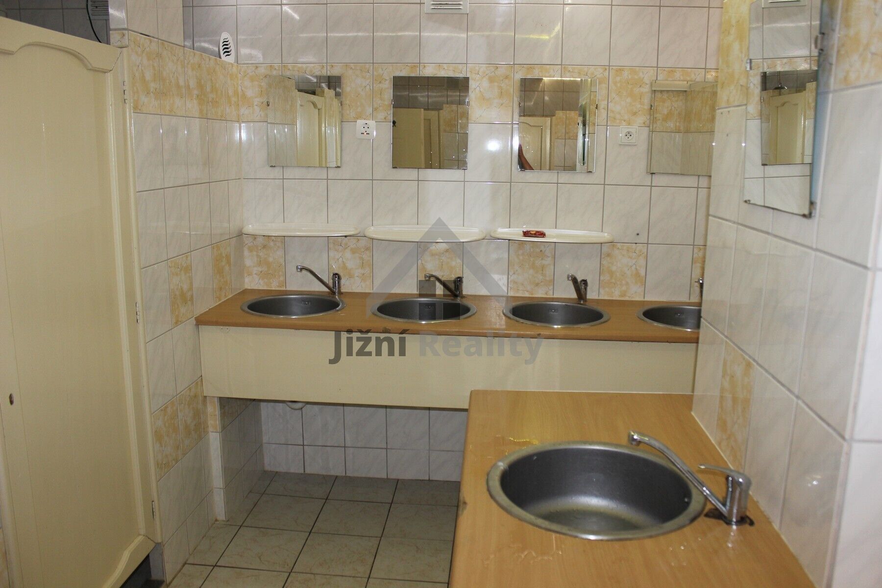 Prodej komerčního prostoru 1000 m² - foto 5