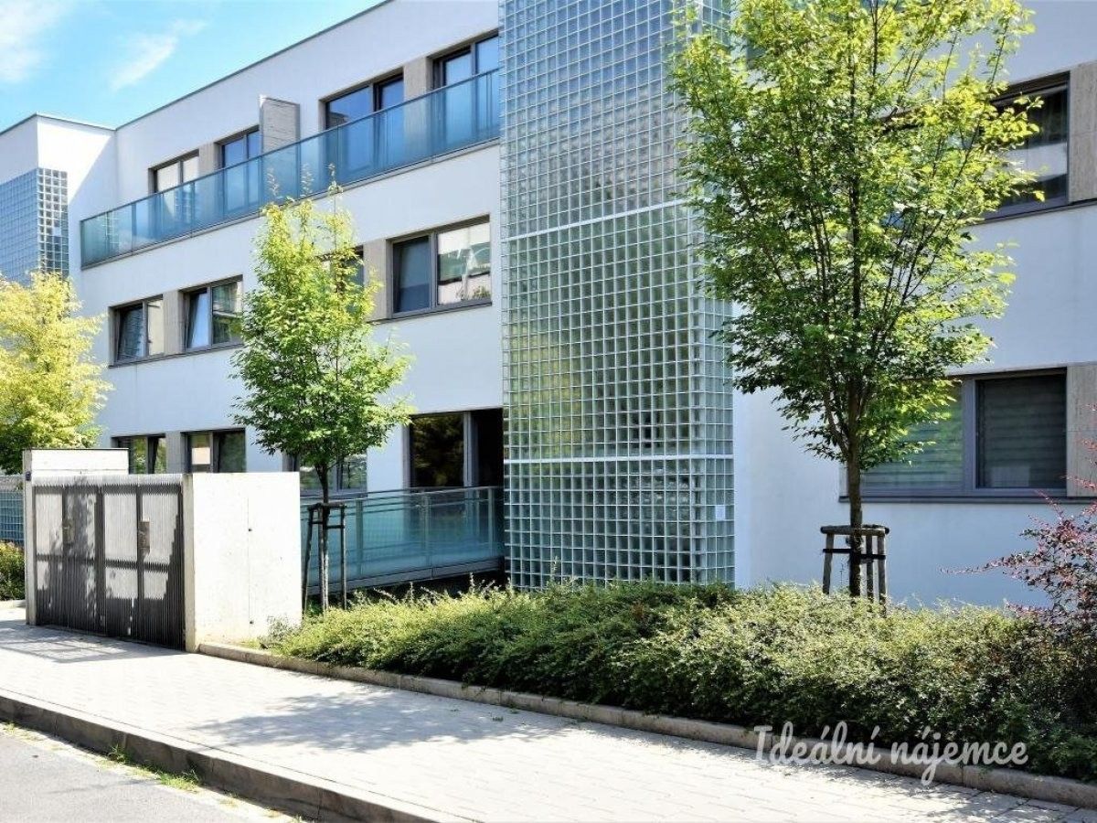 Pronájem bytu 1+kk 50 m² - foto 12