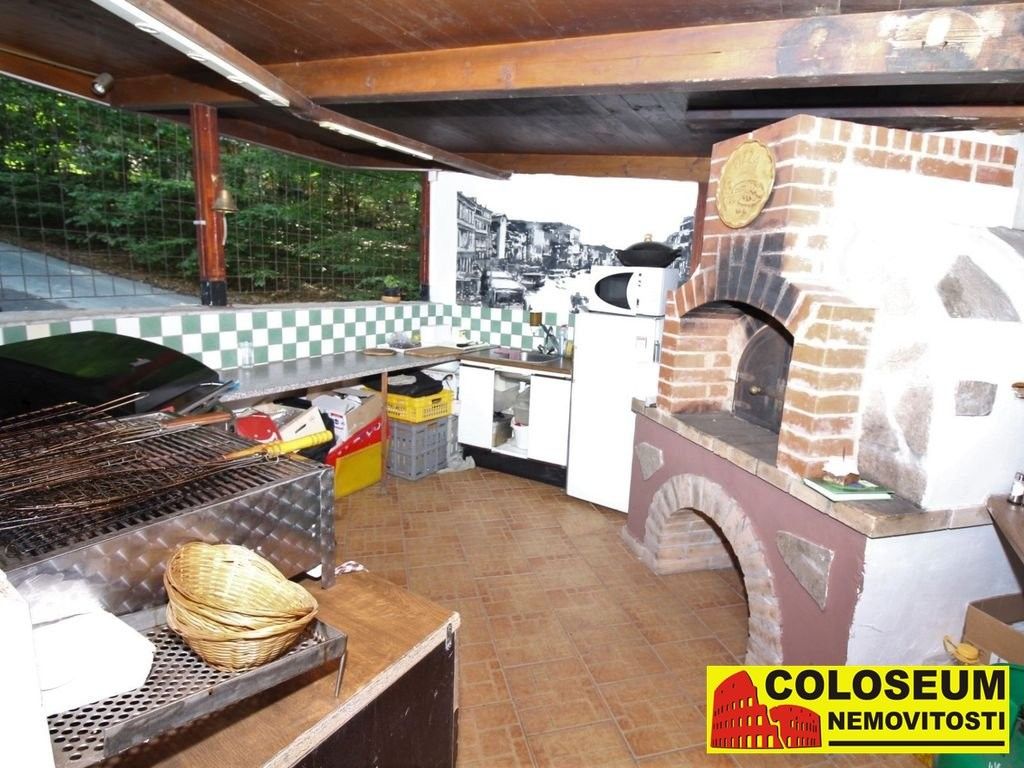 Prodej komerčního prostoru 250 m² - foto 2