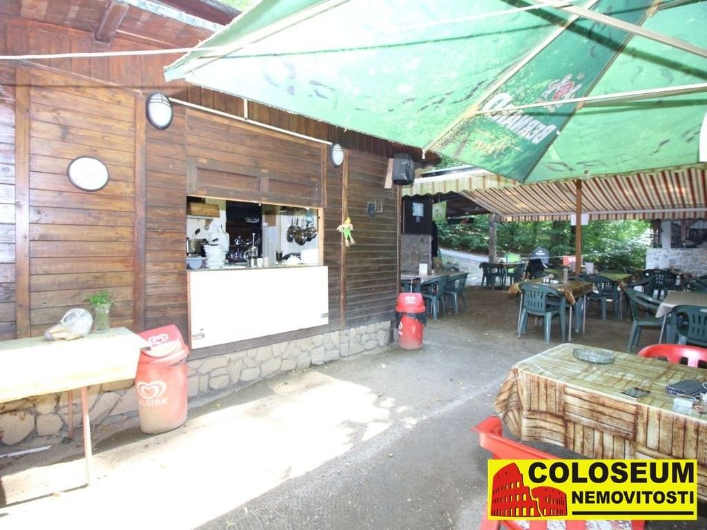 Prodej komerčního prostoru 250 m² - foto 5