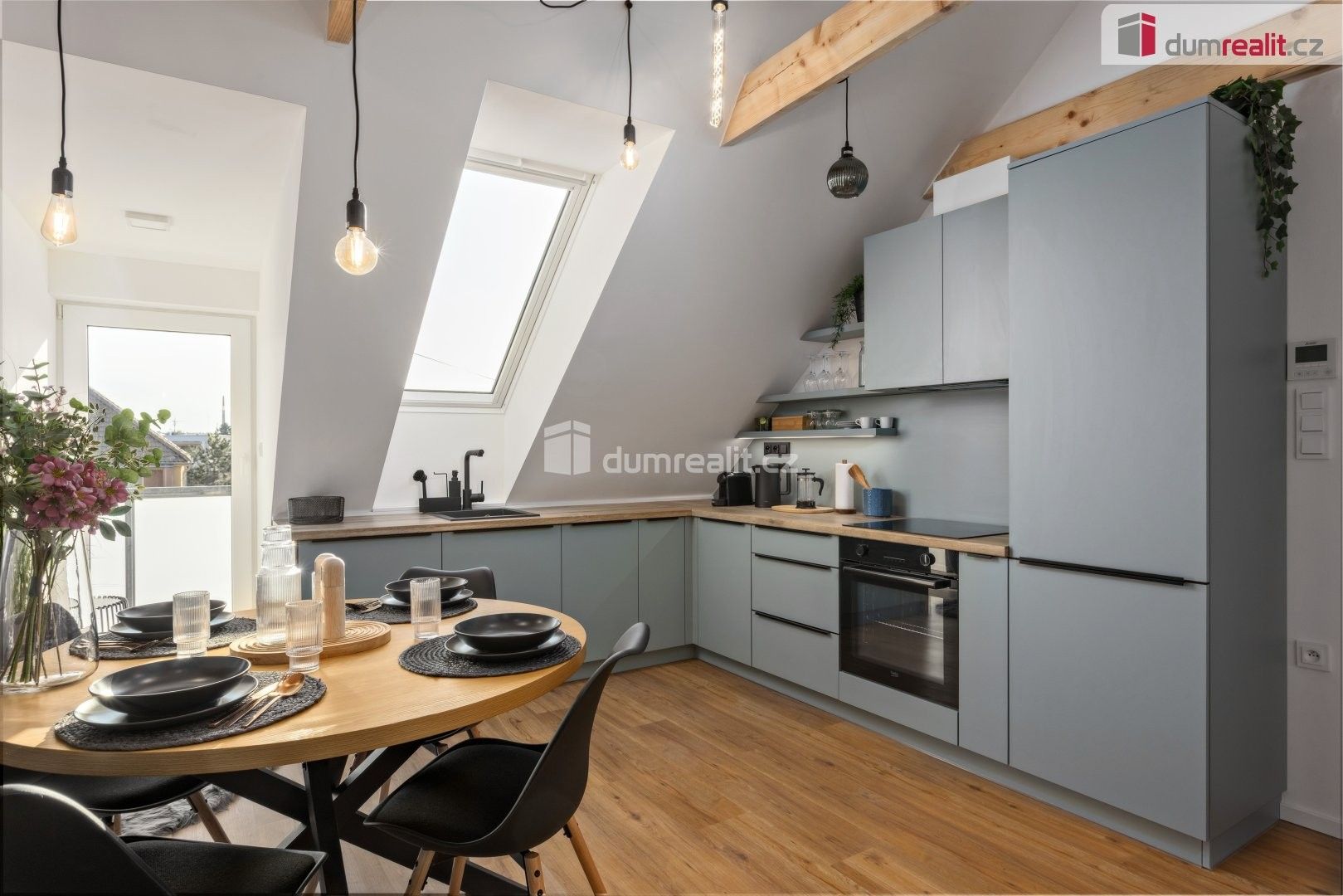 Pronájem bytu 3+kk 68 m² - foto 1