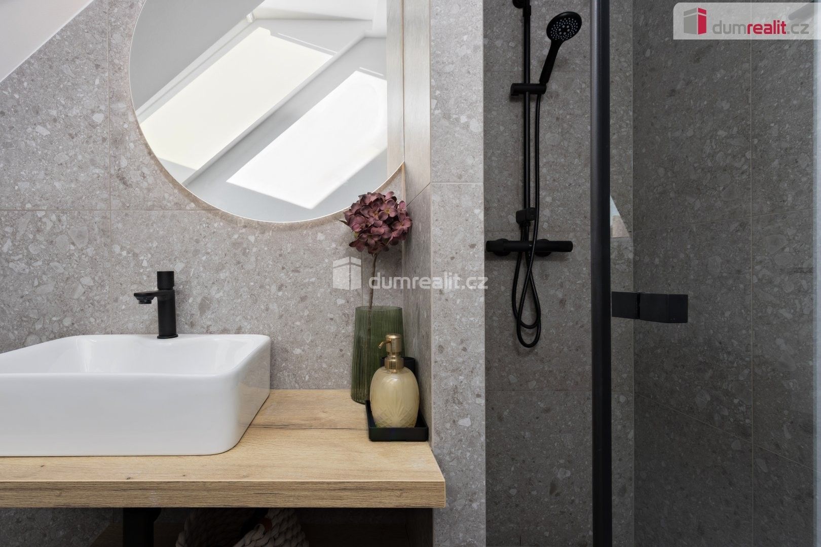 Pronájem bytu 3+kk 68 m² - foto 3