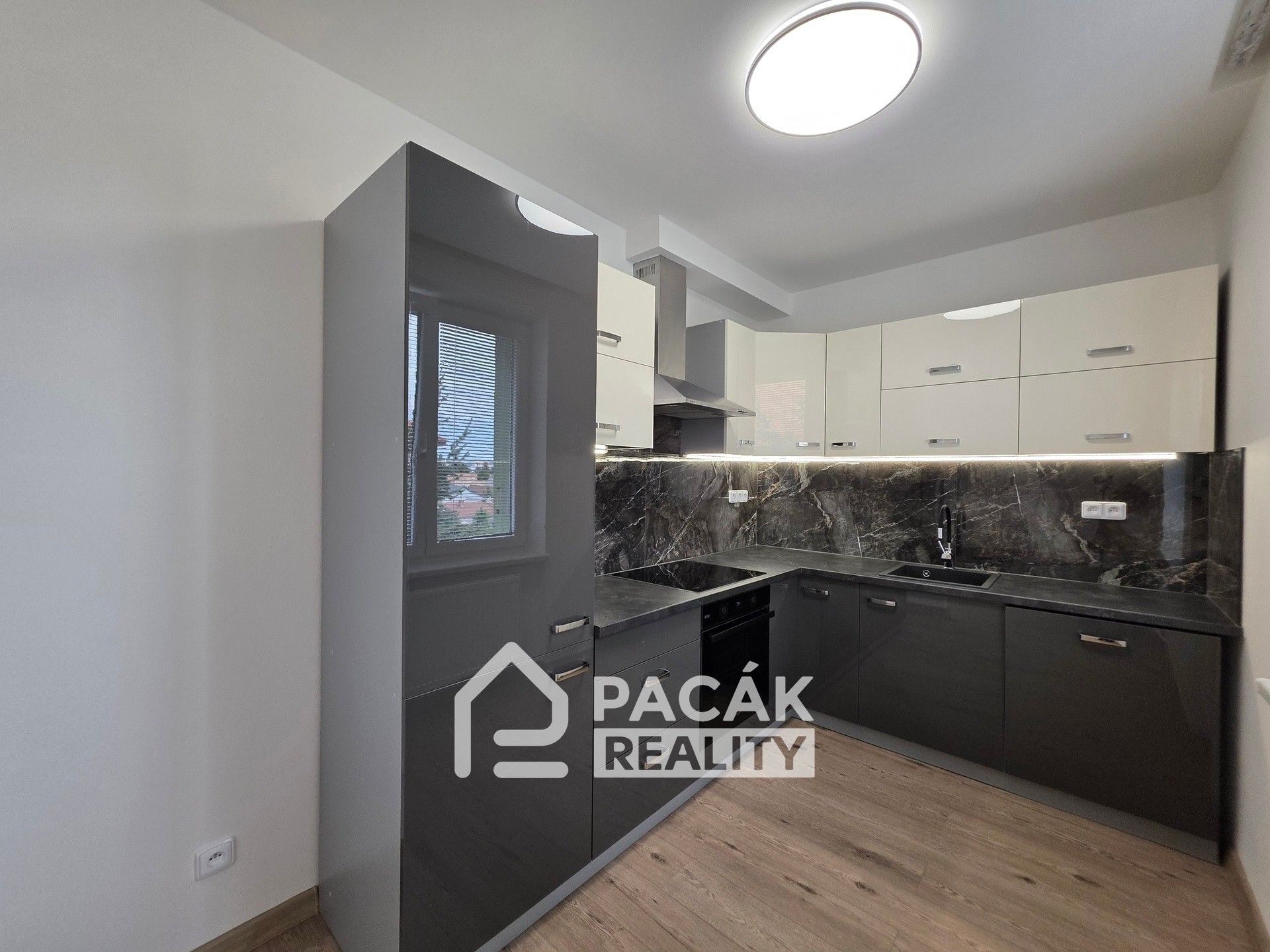 Pronájem bytu 3+1 78 m² - foto 1