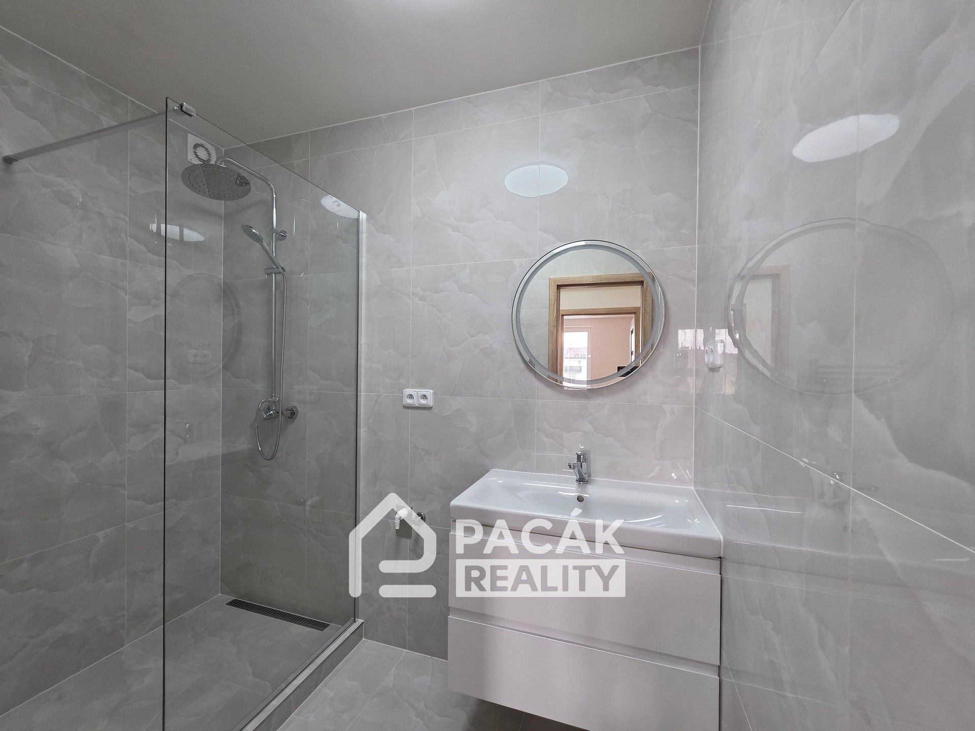 Pronájem bytu 3+1 78 m² - foto 3