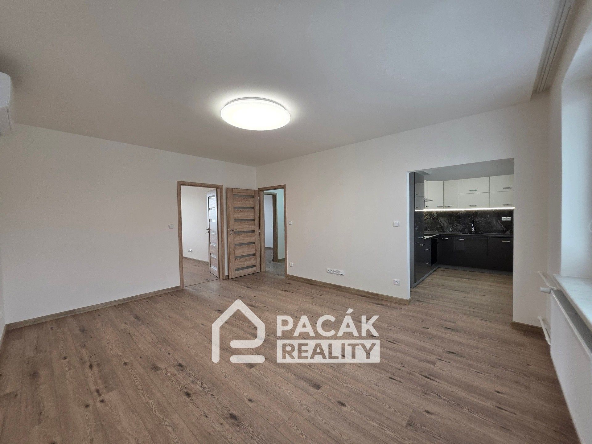 Pronájem bytu 3+1 78 m² - foto 27