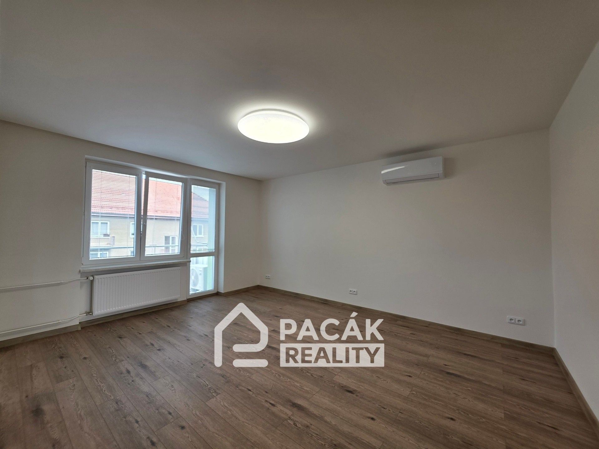 Pronájem bytu 3+1 78 m² - foto 28