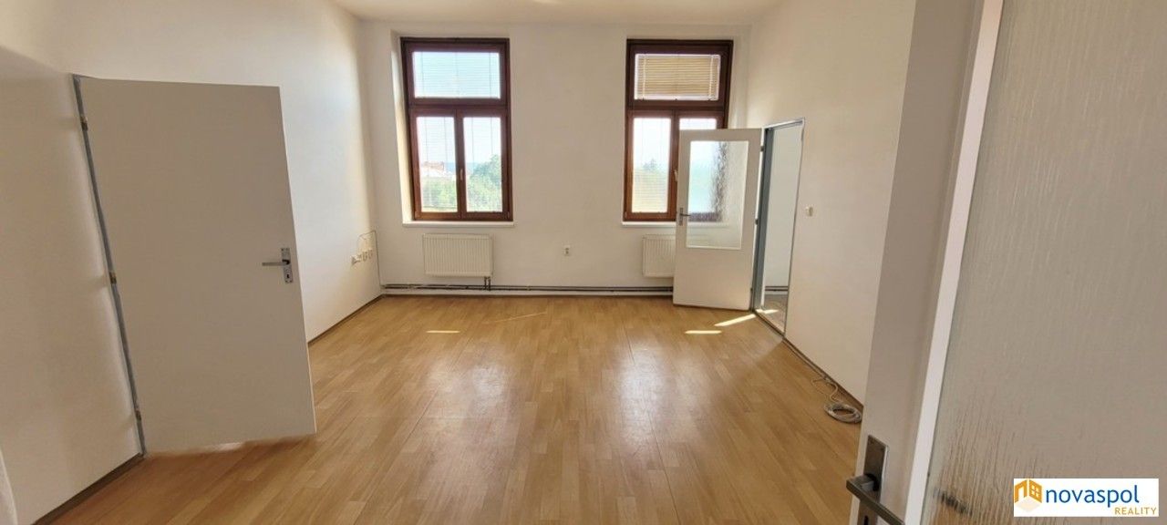 Pronájem bytu 2+1 78 m² - foto 3