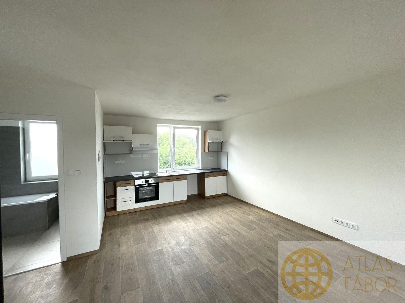 Pronájem bytu 2+kk 50 m² - foto 1
