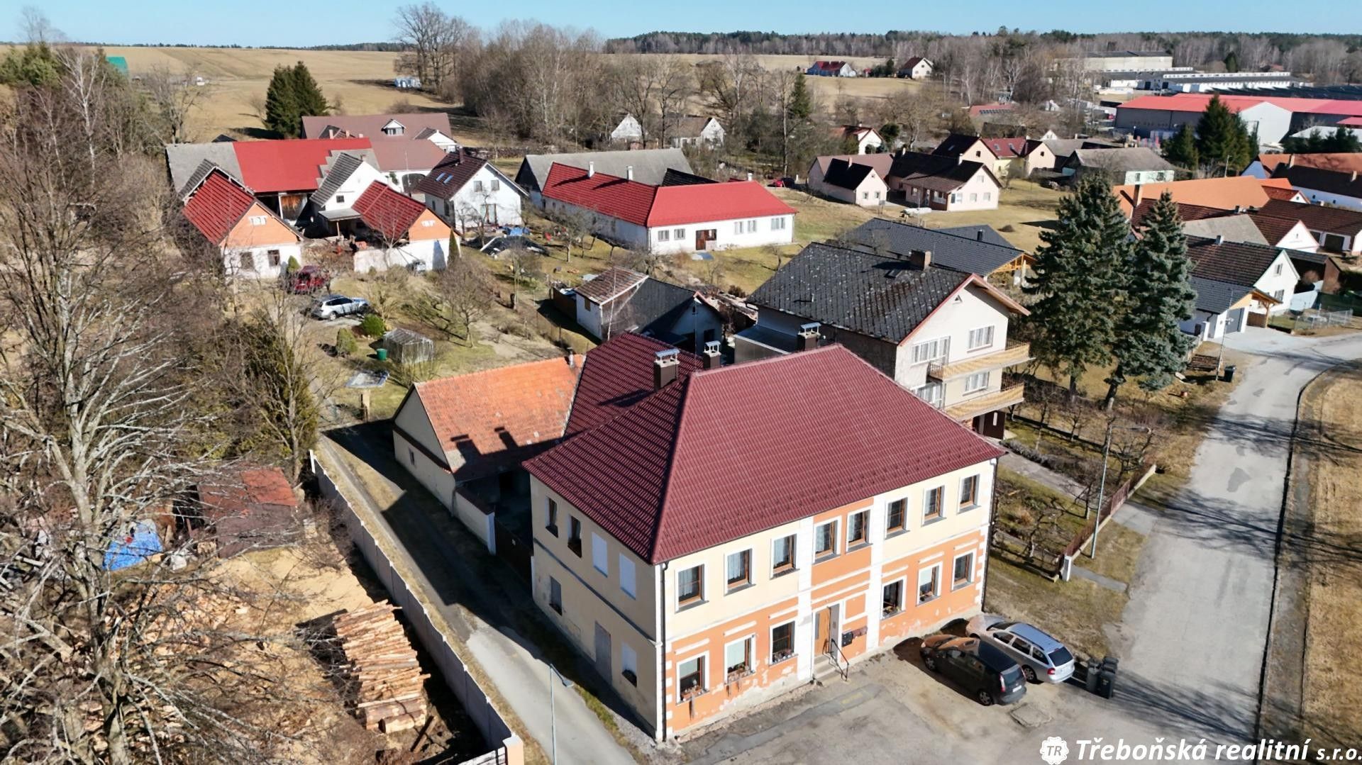 Prodej komerčního prostoru 445 m² - foto 1