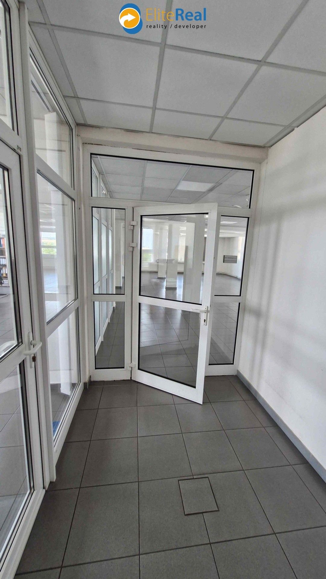 Pronájem komerčního prostoru 155 m² - foto 4