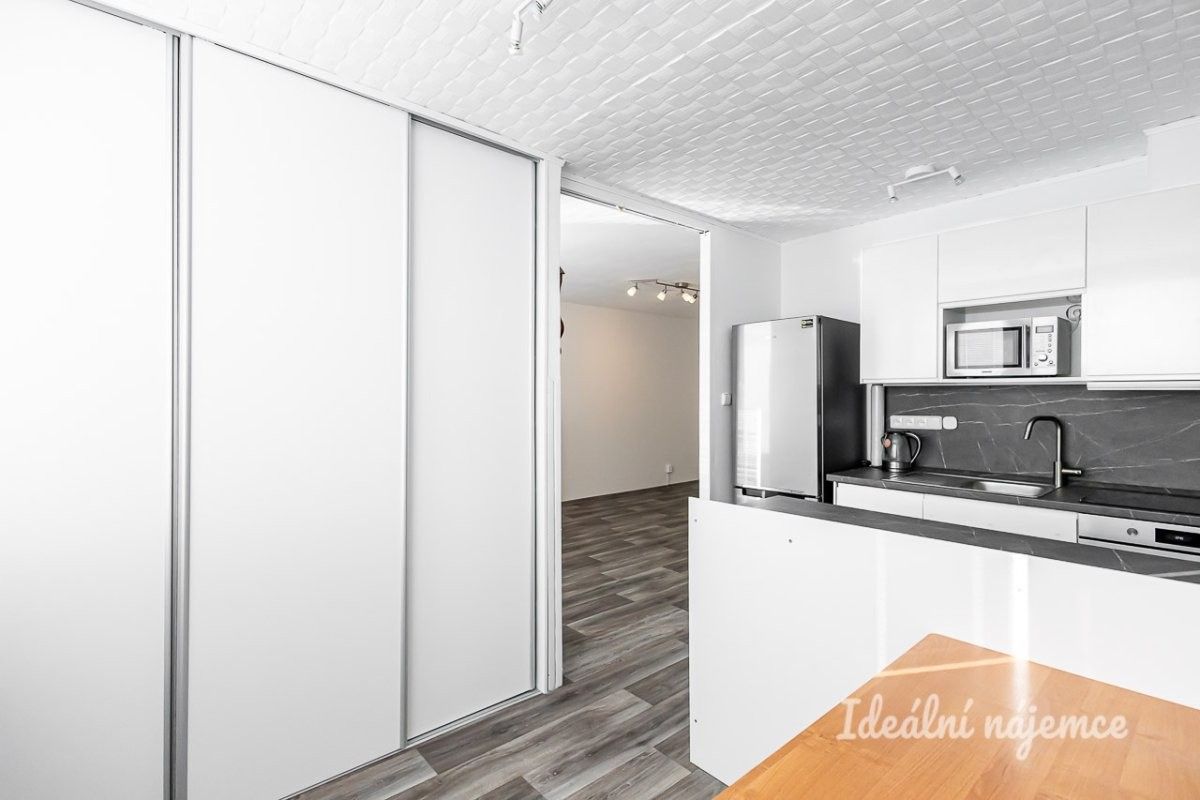 Pronájem bytu 3+1 67 m² - foto 2