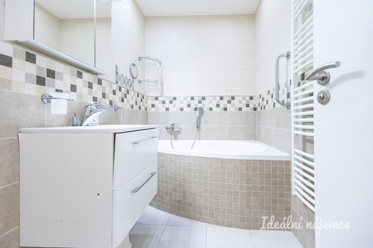 Pronájem bytu 3+1 67 m² - foto 12