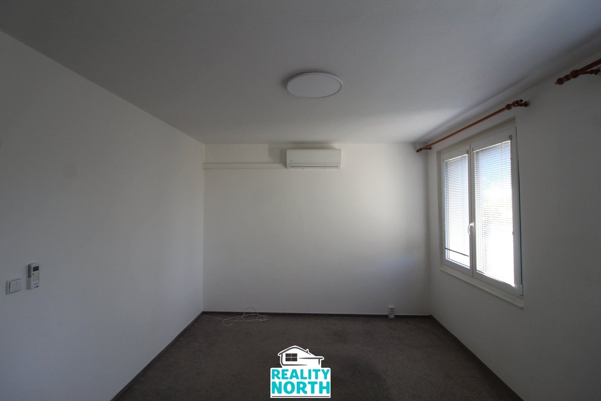 Pronájem bytu 2+1 53 m² - foto 4