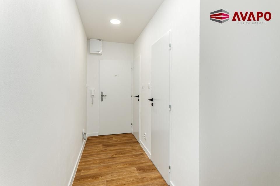 Pronájem bytu 2+1 58 m² - foto 4