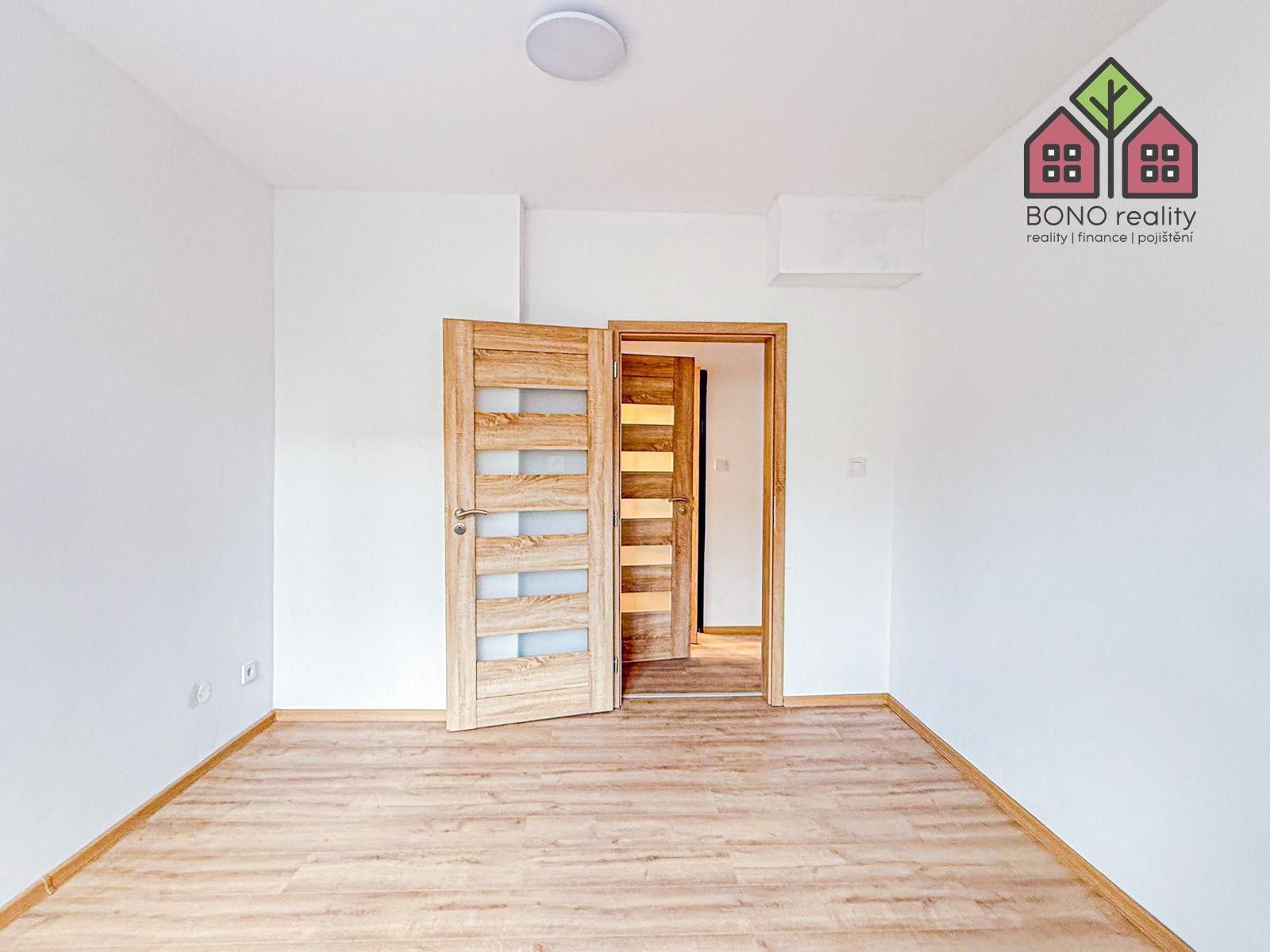 Pronájem bytu 3+1 65 m² - foto 11