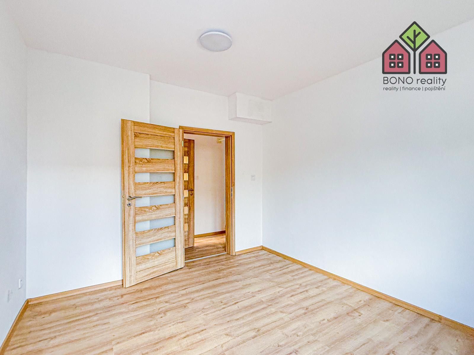 Pronájem bytu 3+1 65 m² - foto 12