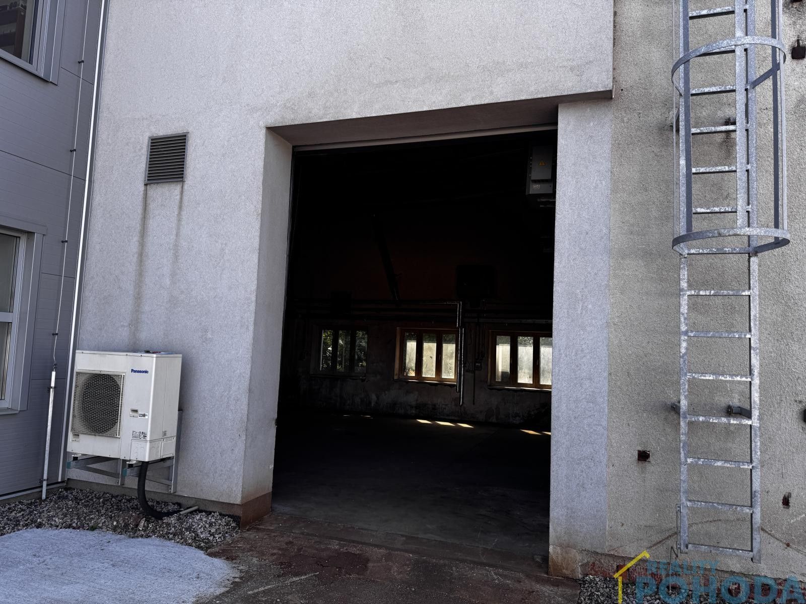 Pronájem komerčního prostoru 195 m² - foto 2