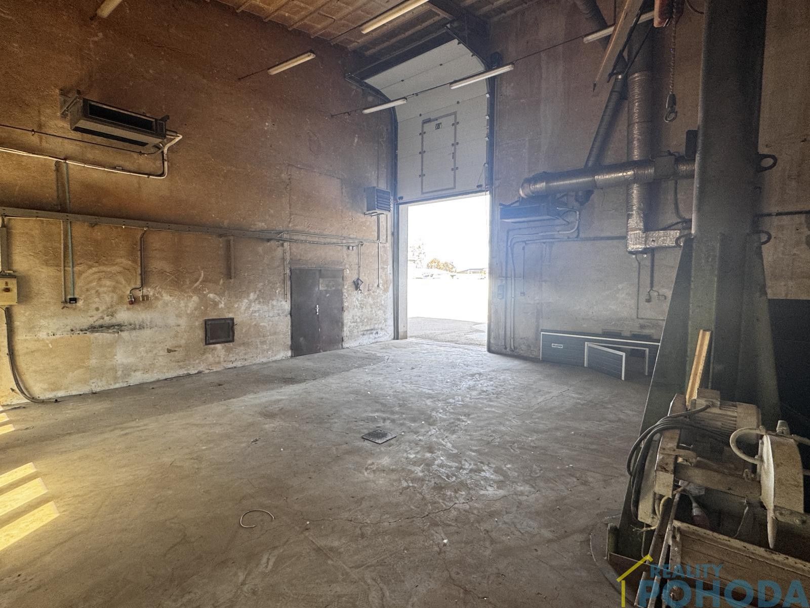 Pronájem komerčního prostoru 195 m² - foto 4