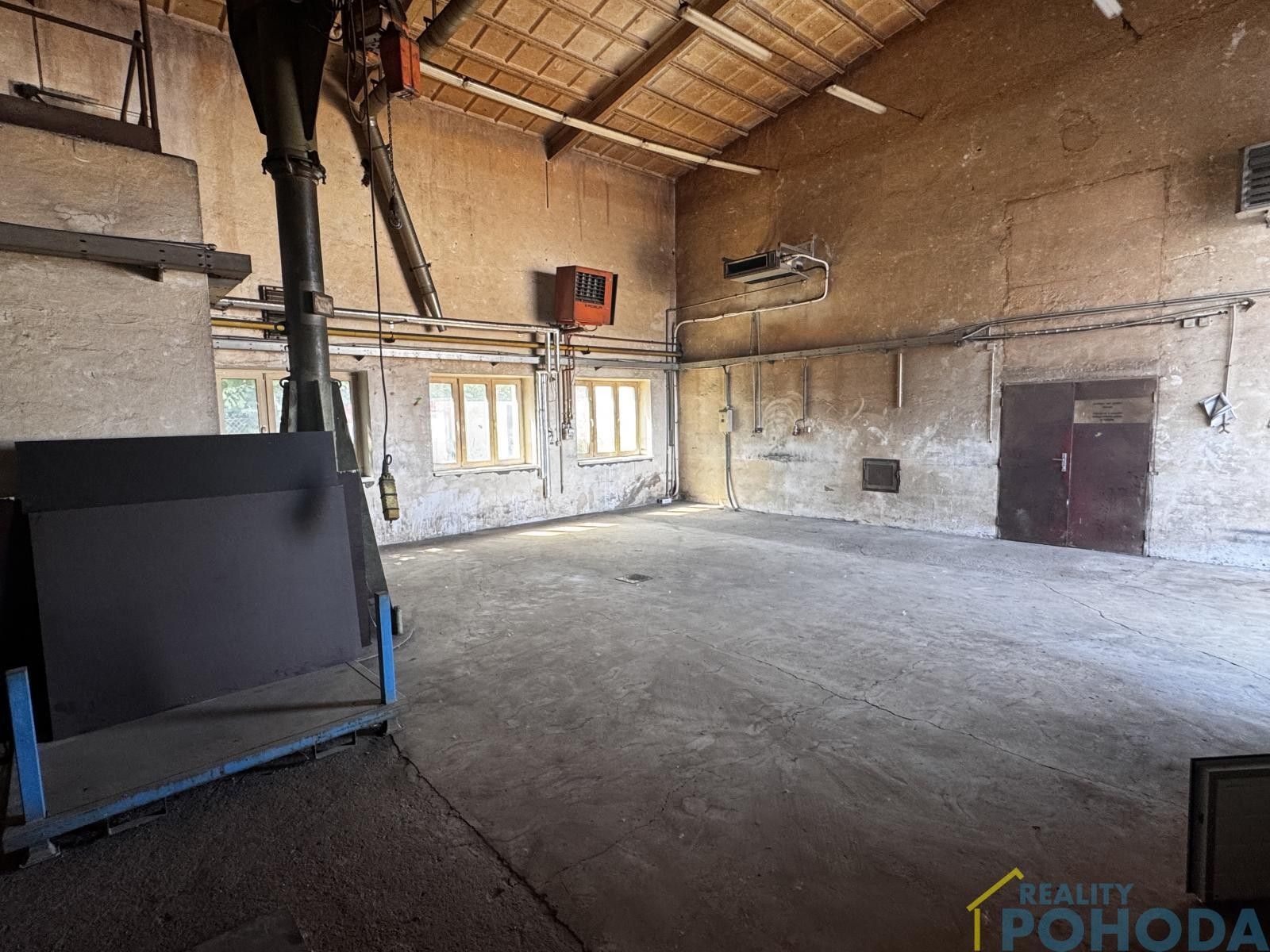 Pronájem komerčního prostoru 195 m² - foto 5