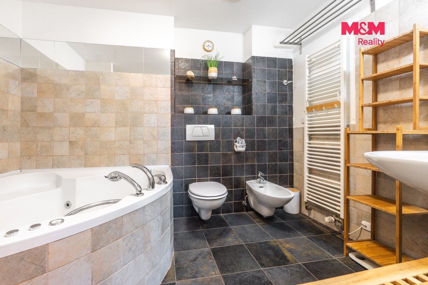 Prodej nemovitosti 180 m² - foto 7