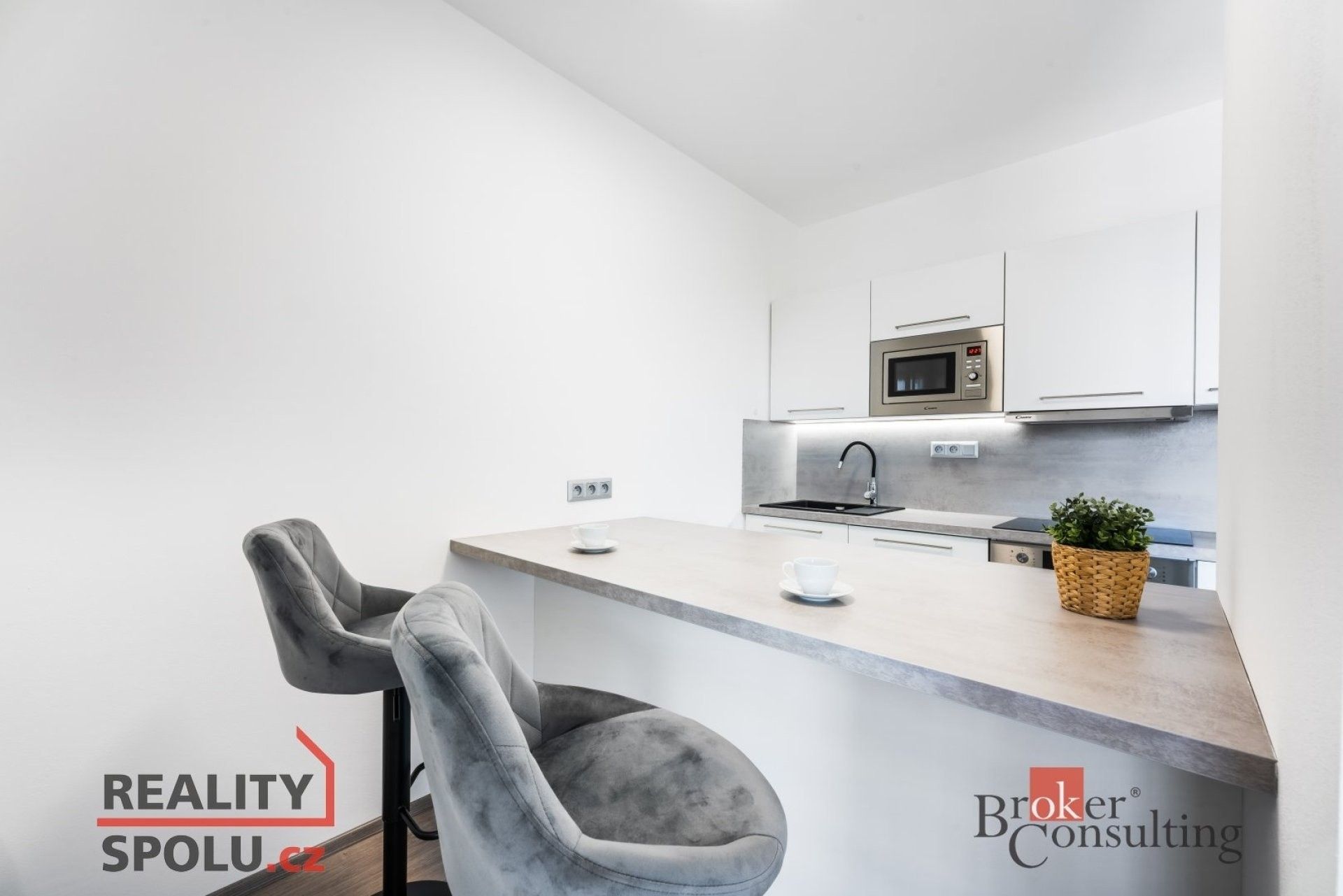 Prodej bytu 1+kk 30 m² - foto 1
