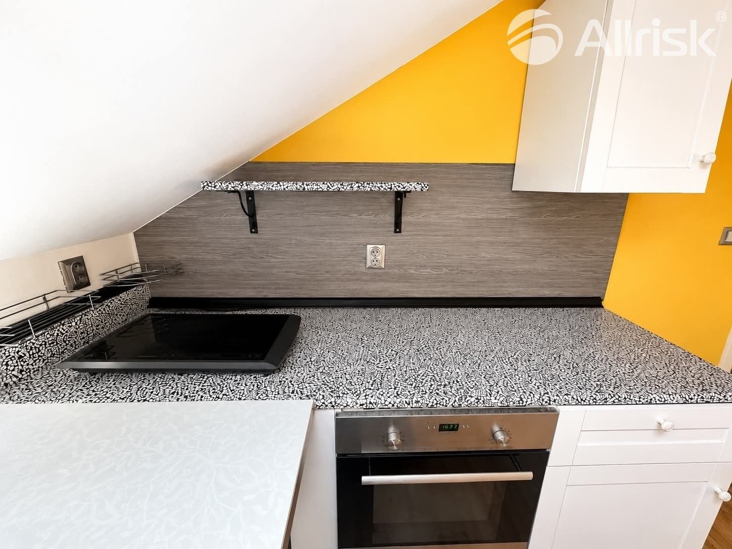 Pronájem bytu 2+kk 101 m² - foto 2