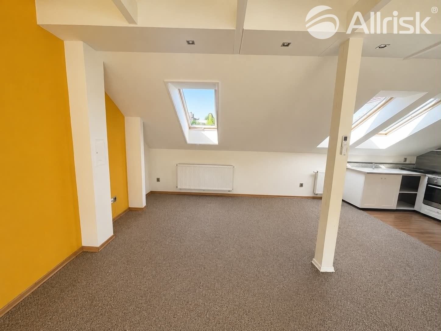 Pronájem bytu 2+kk 101 m² - foto 4