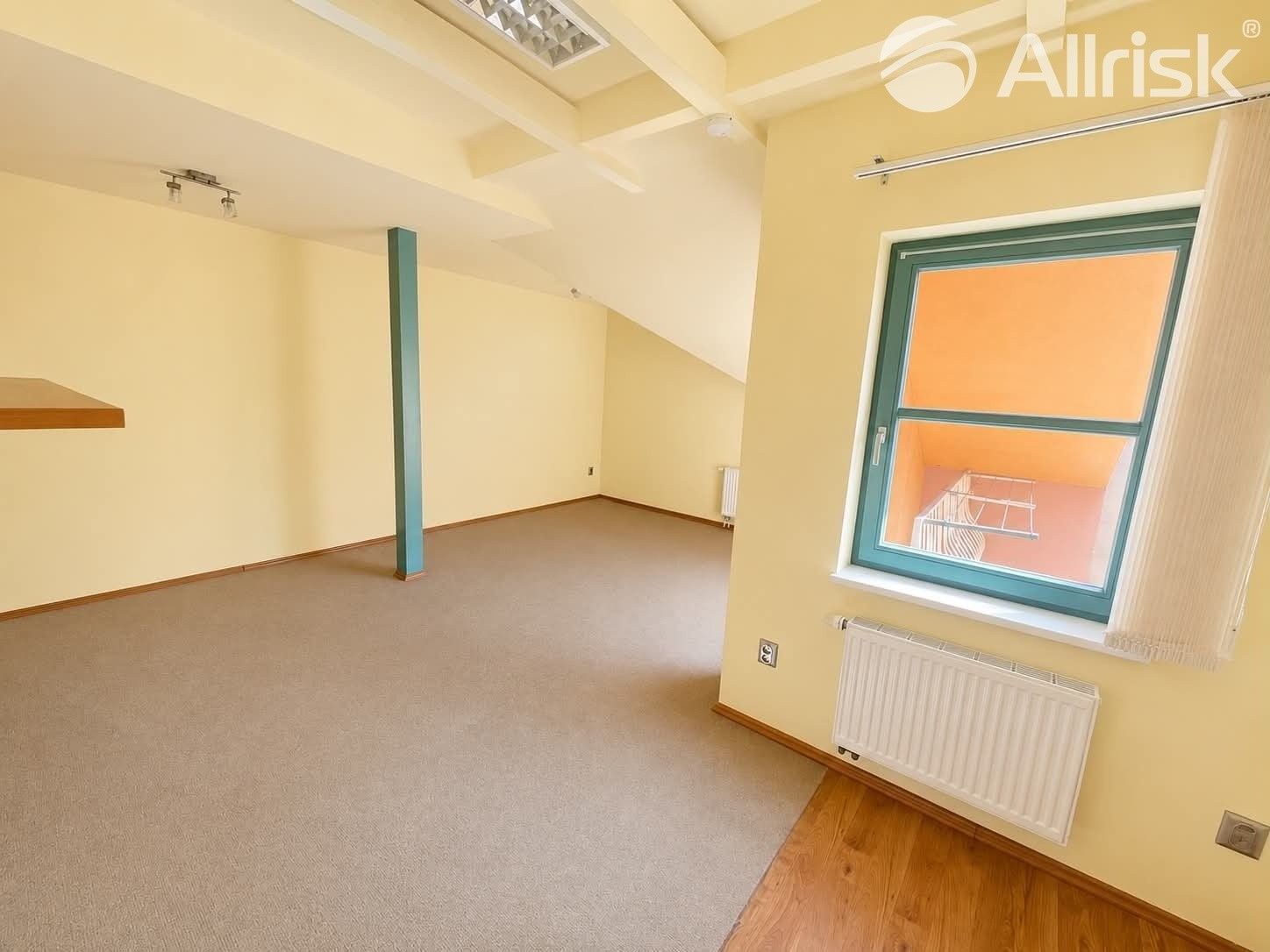 Pronájem bytu 2+kk 101 m² - foto 5