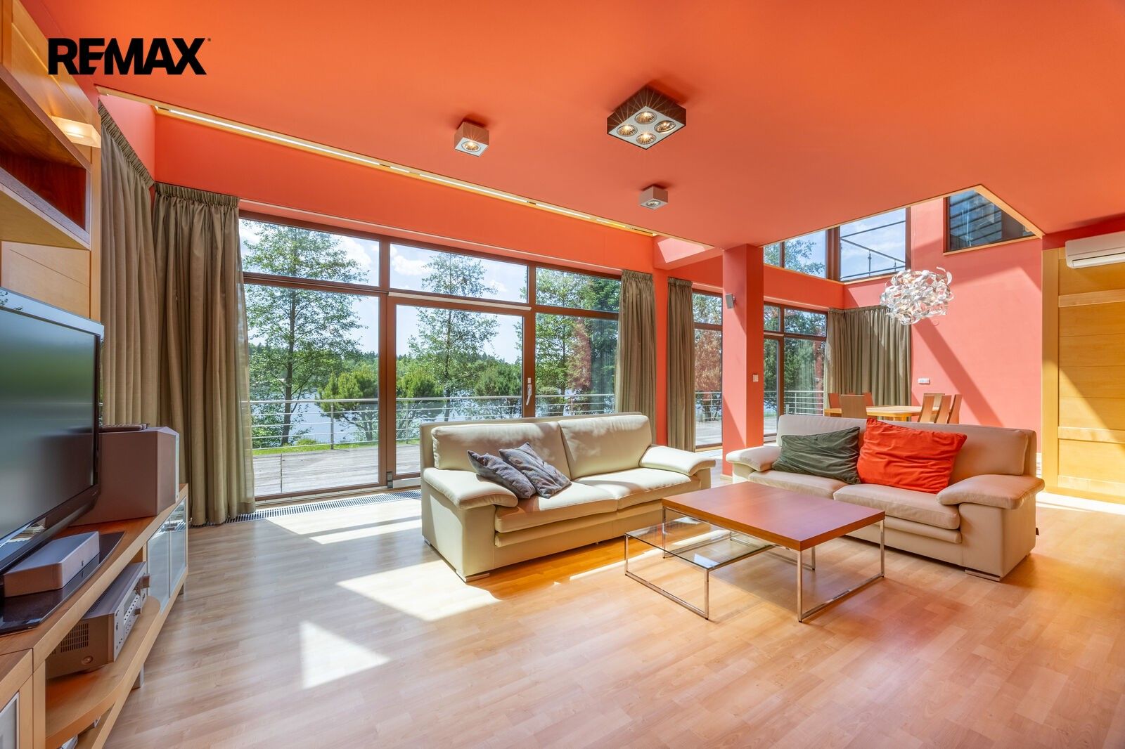 Prodej domu 238 m² - foto 1
