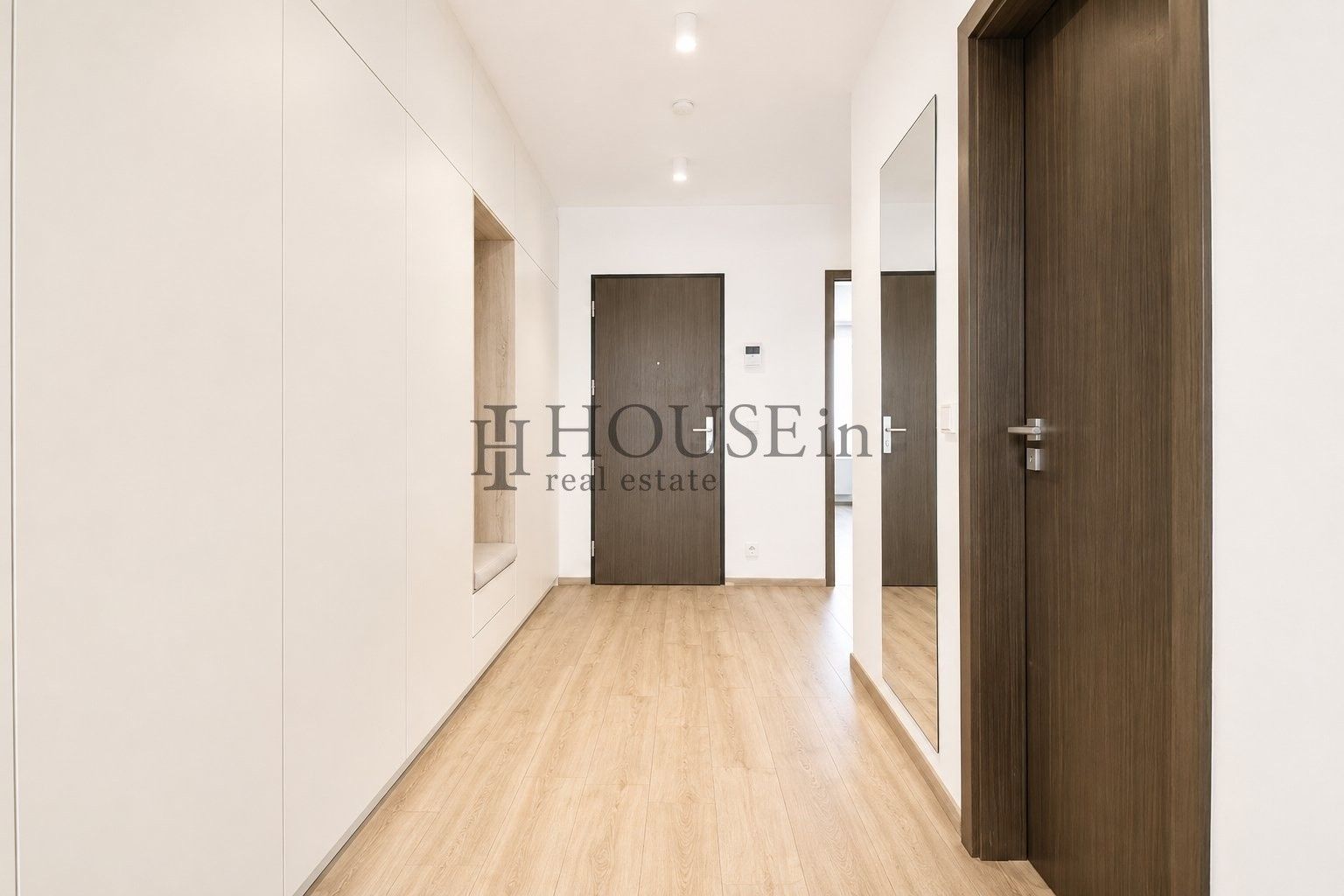 Pronájem bytu 2+kk 70 m² - foto 10