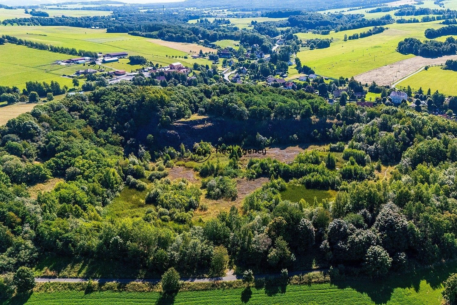 Prodej nemovitosti - foto 1