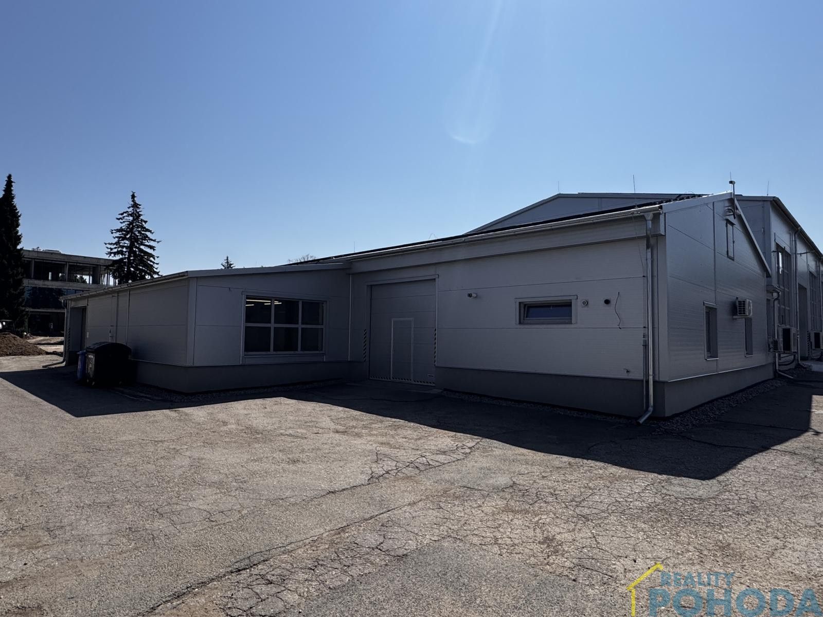 Pronájem komerčního prostoru 557 m² - foto 3