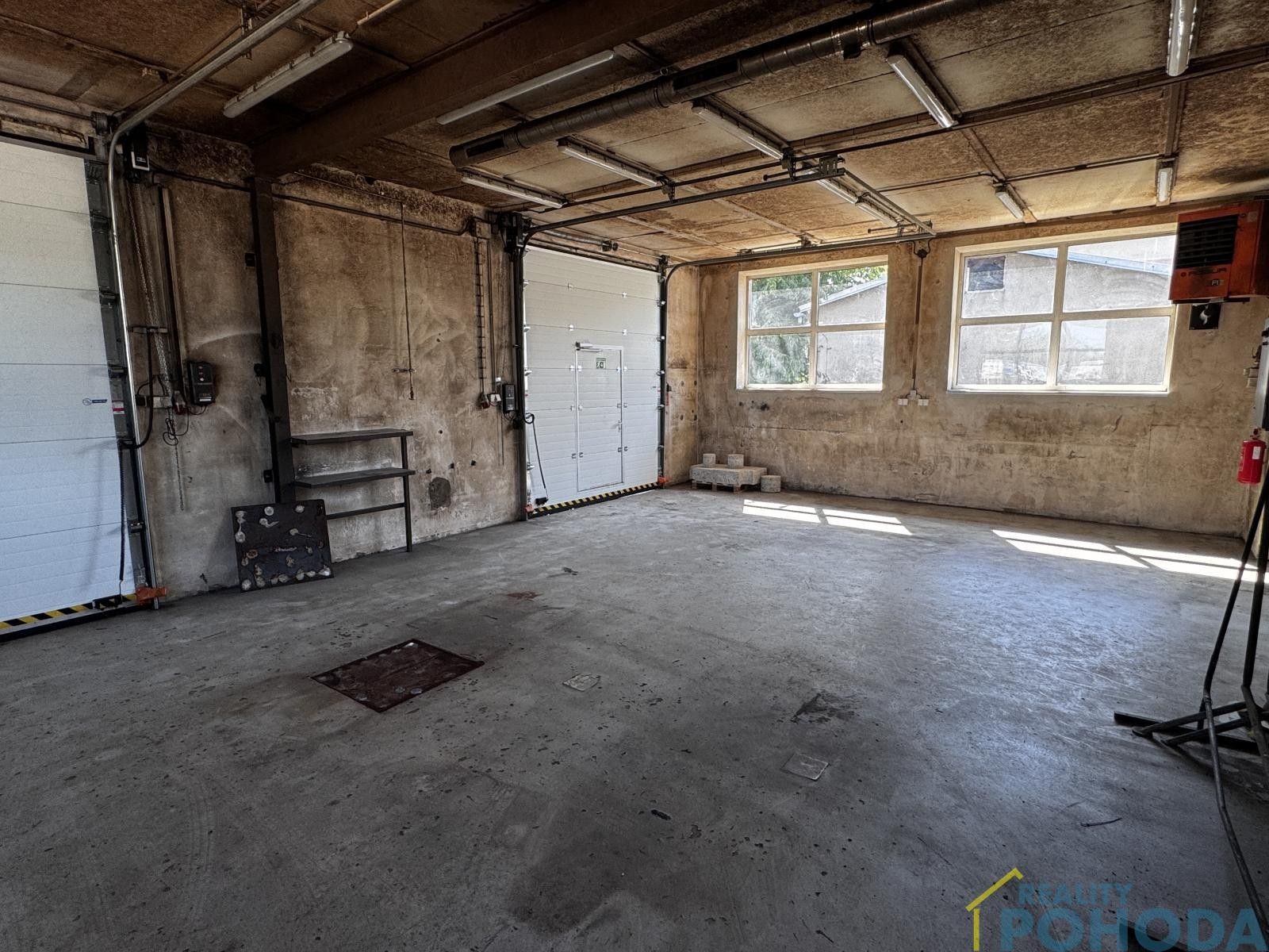 Pronájem komerčního prostoru 557 m² - foto 4