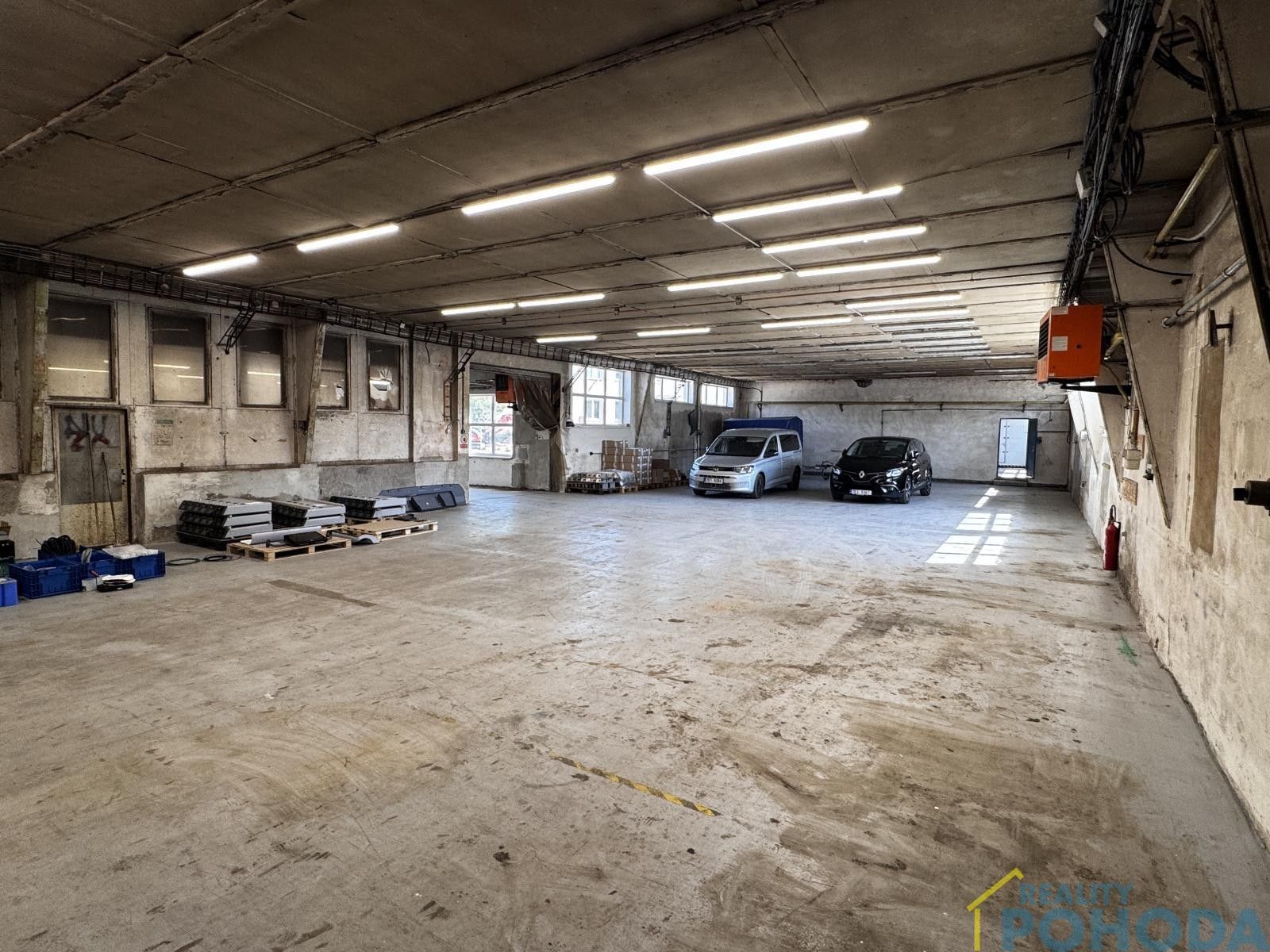 Pronájem komerčního prostoru 557 m² - foto 5