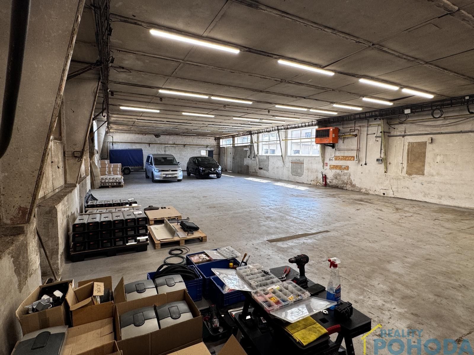 Pronájem komerčního prostoru 557 m² - foto 8