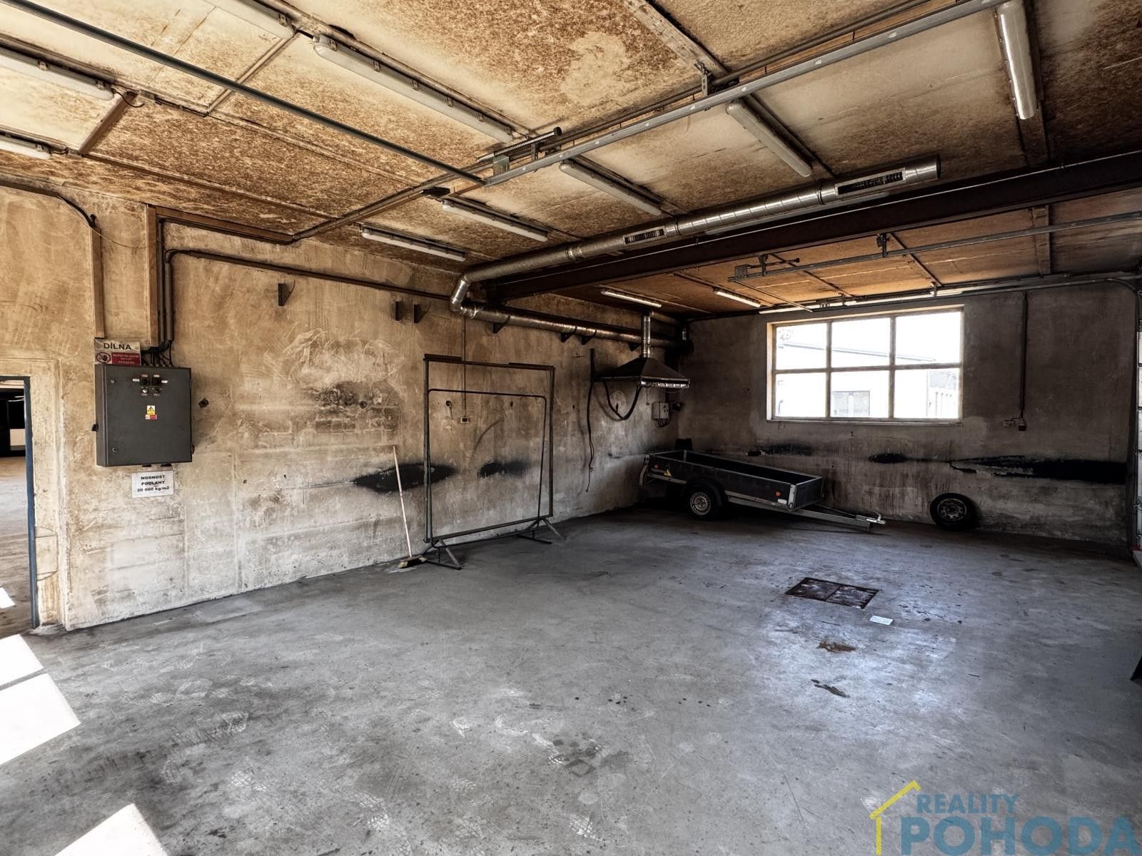 Pronájem komerčního prostoru 557 m² - foto 9
