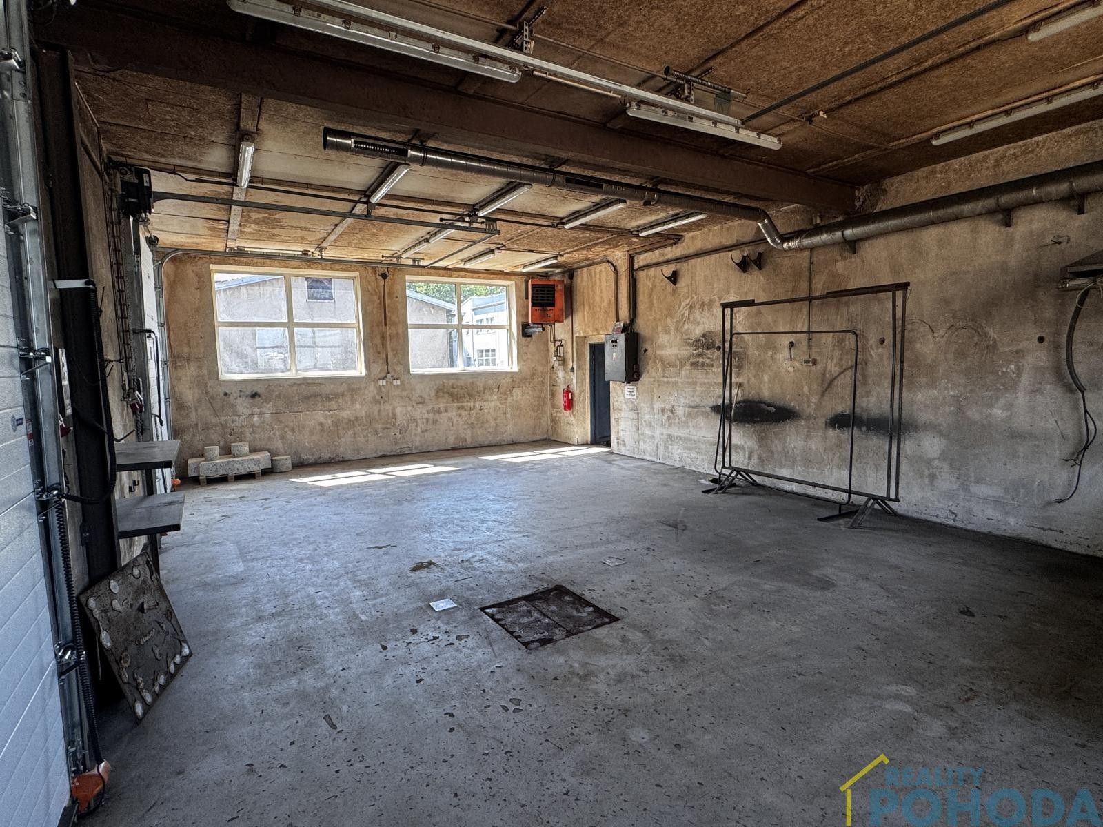Pronájem komerčního prostoru 557 m² - foto 10