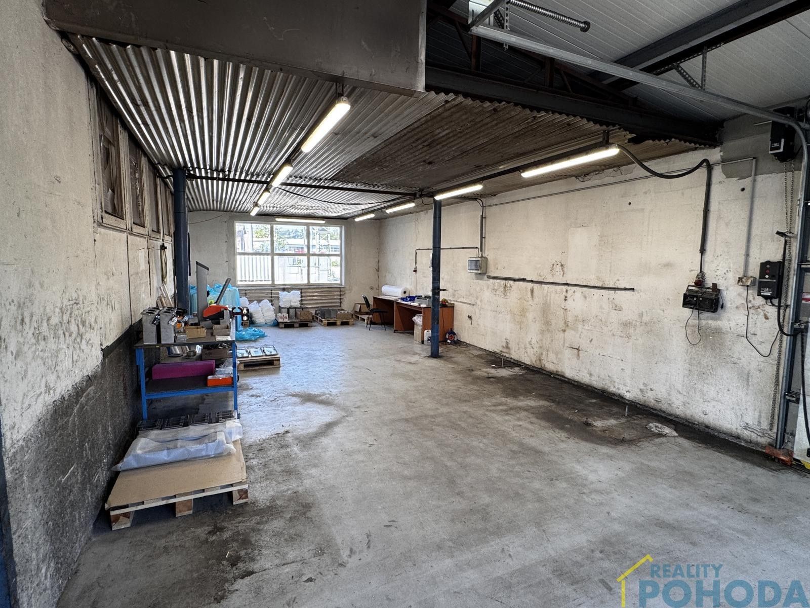 Pronájem komerčního prostoru 557 m² - foto 14