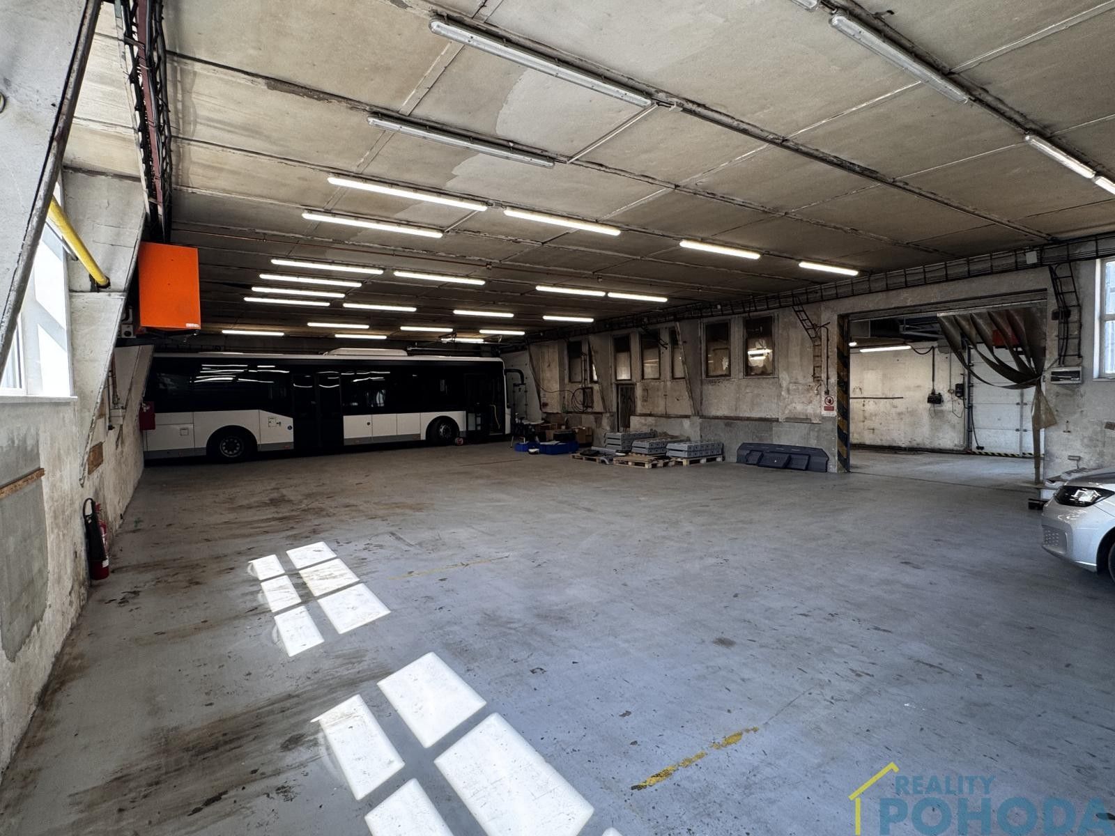 Pronájem komerčního prostoru 557 m² - foto 21