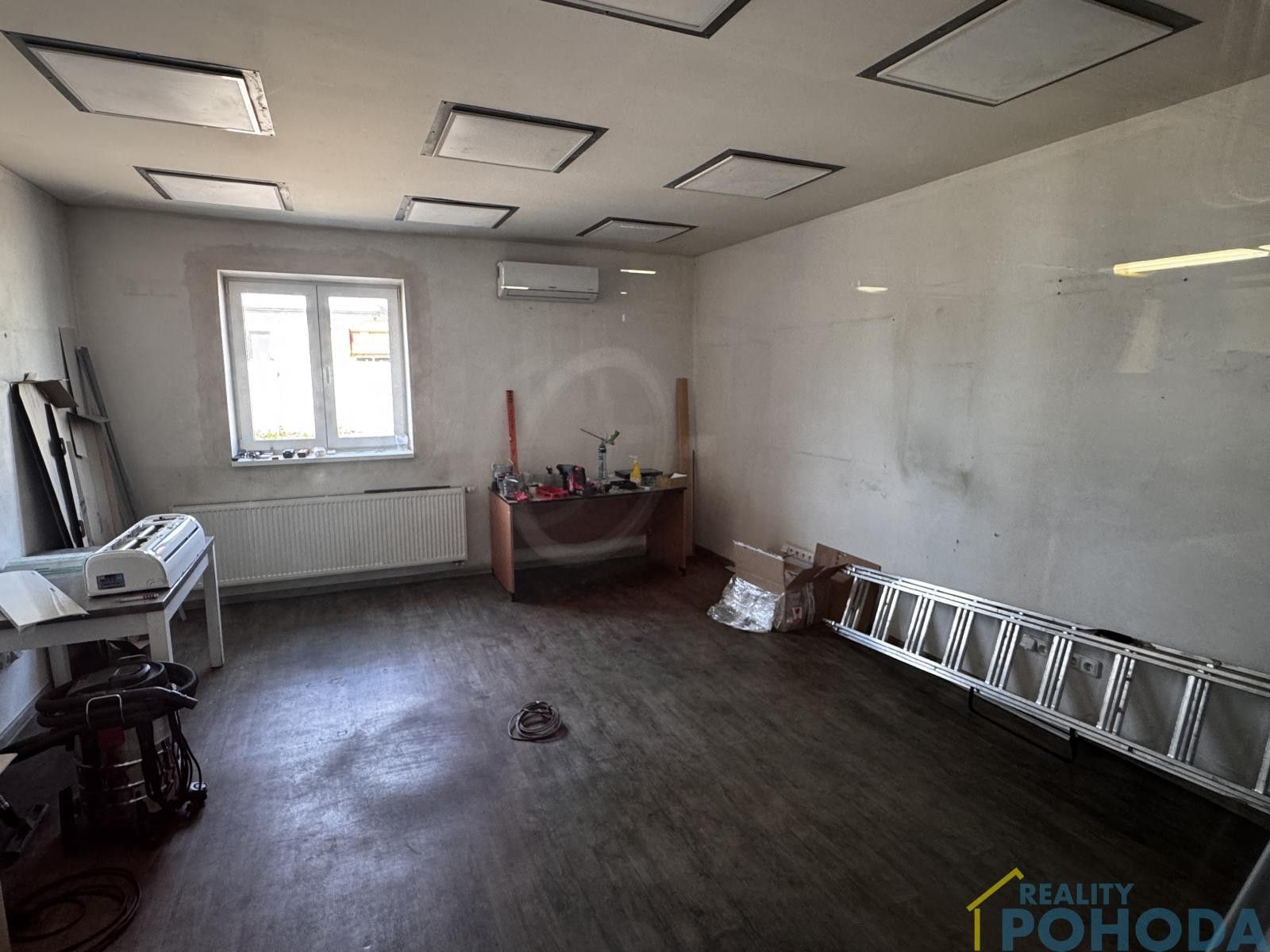 Pronájem komerčního prostoru 557 m² - foto 30