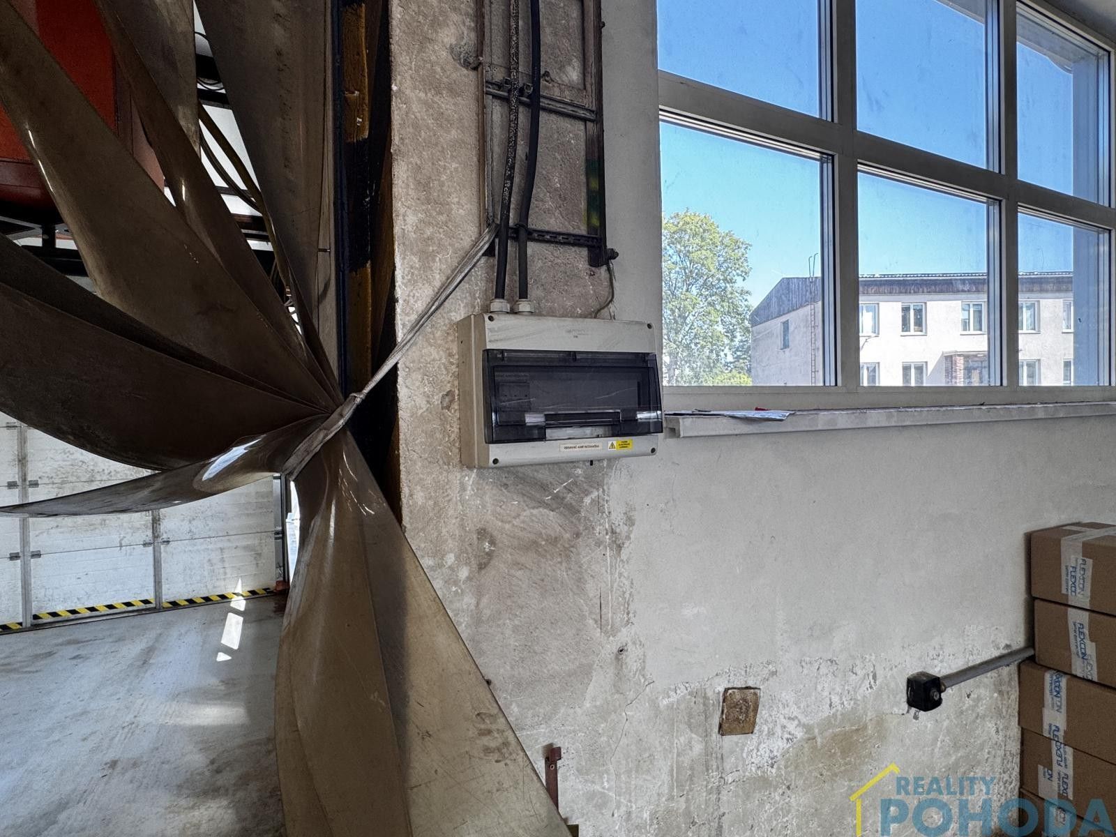 Pronájem komerčního prostoru 557 m² - foto 32