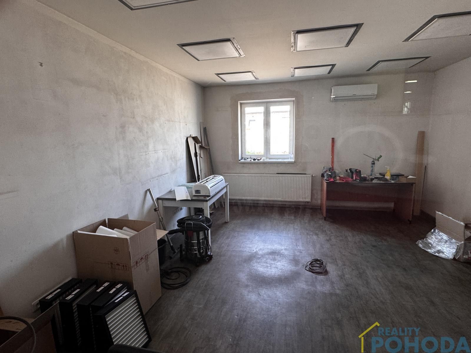 Pronájem komerčního prostoru 557 m² - foto 33