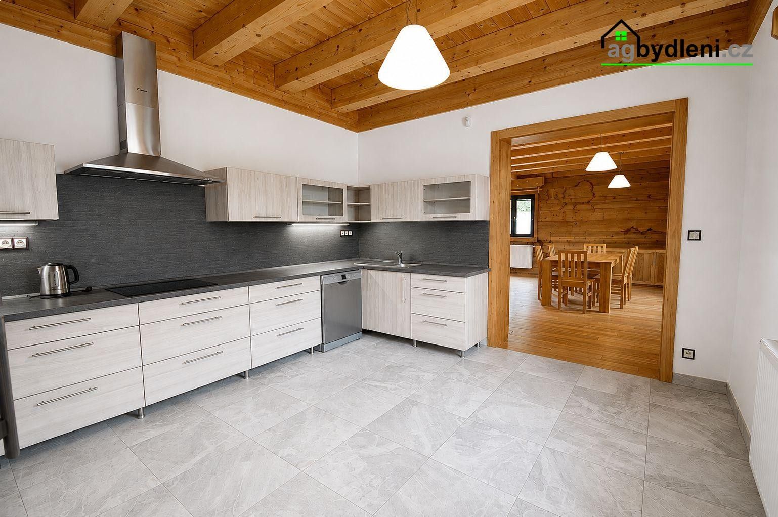 Pronájem bytu 2+1 87 m² - foto 4