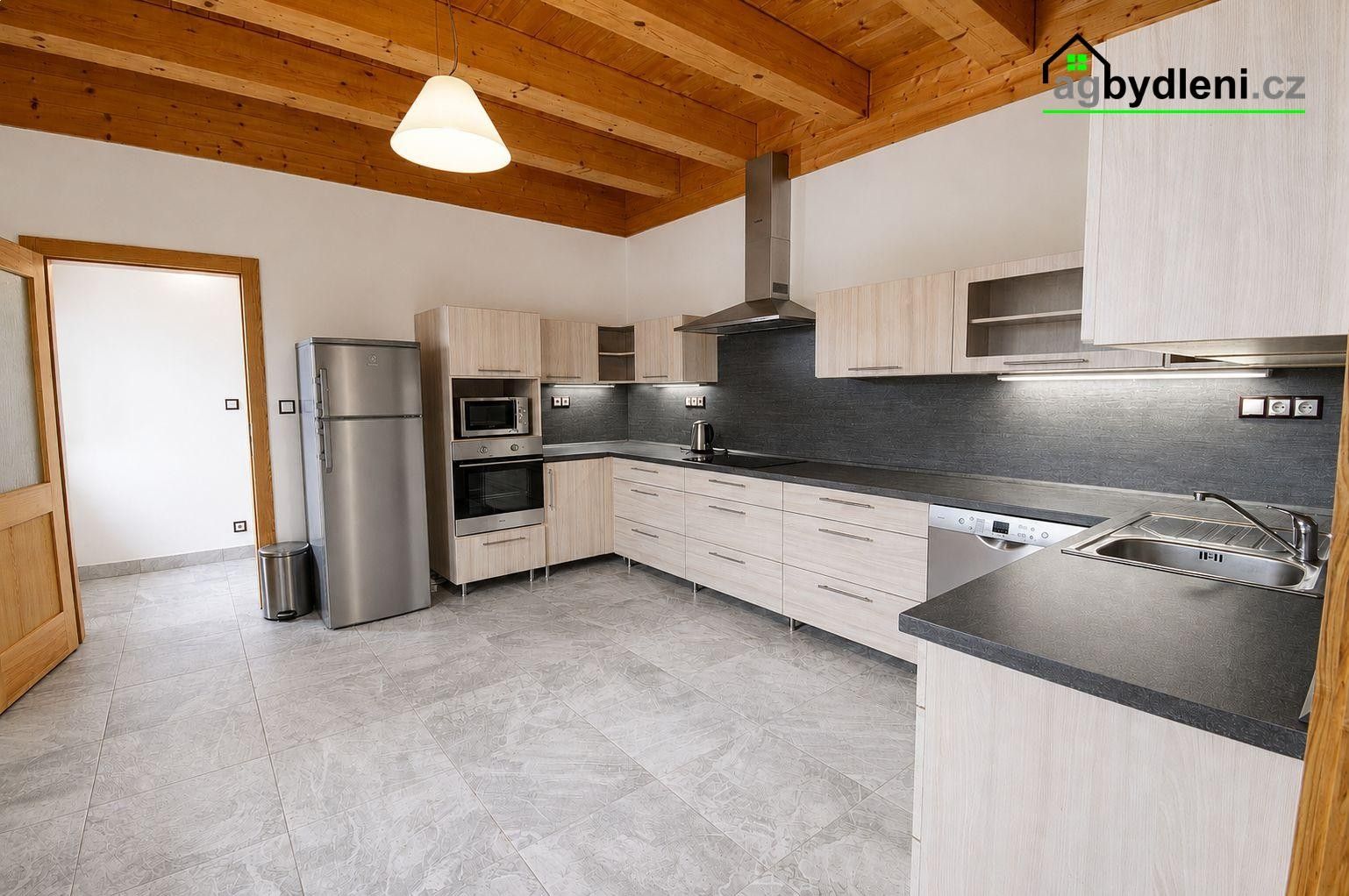 Pronájem bytu 2+1 87 m² - foto 5