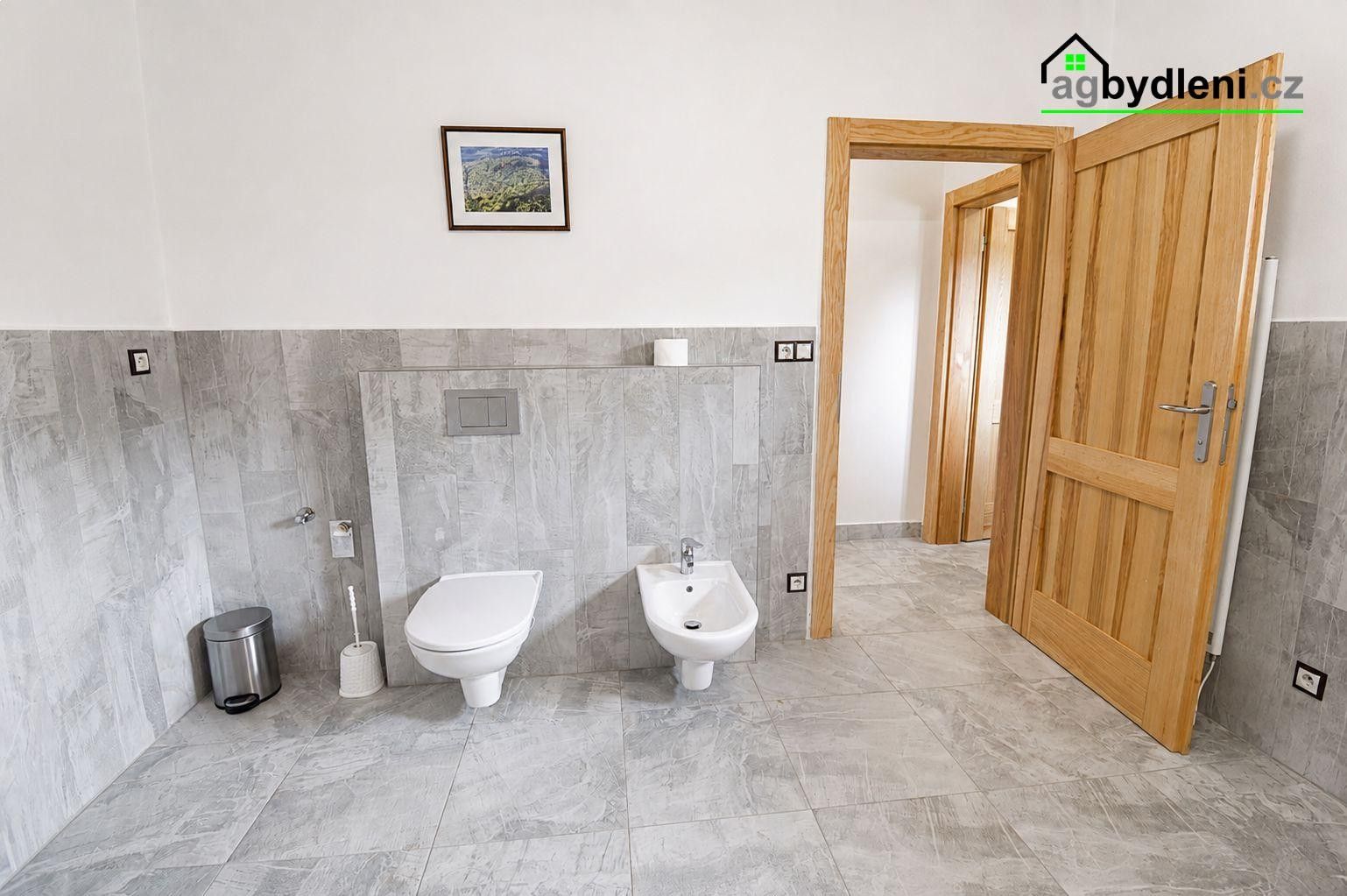 Pronájem bytu 2+1 87 m² - foto 10