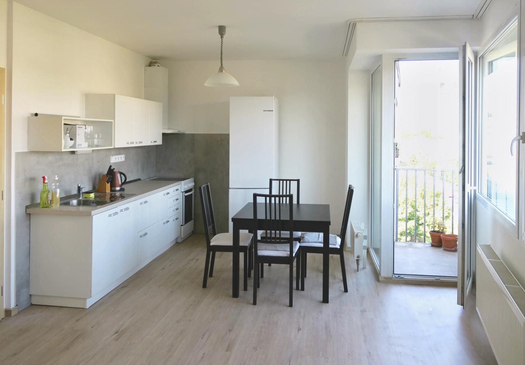 Pronájem bytu 2+kk 600 m² - foto 2