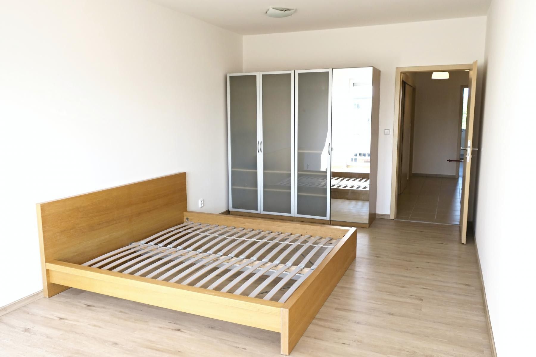 Pronájem bytu 2+kk 600 m² - foto 4
