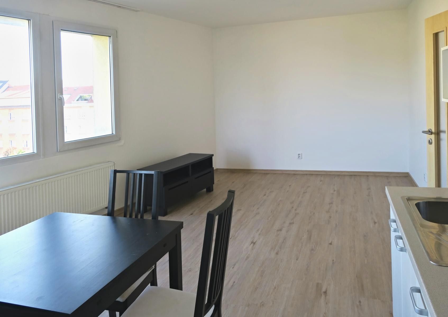 Pronájem bytu 2+kk 600 m² - foto 3