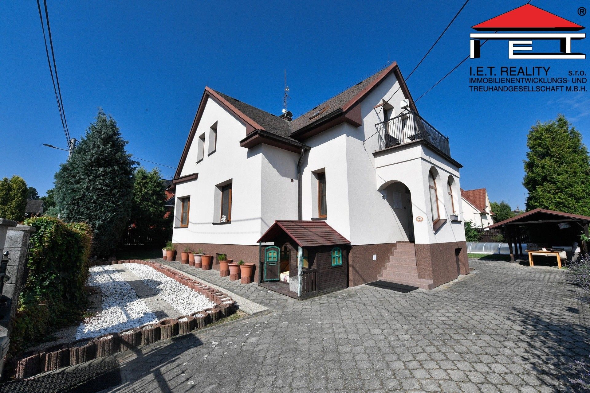 Prodej nemovitosti 255 m² - foto 1