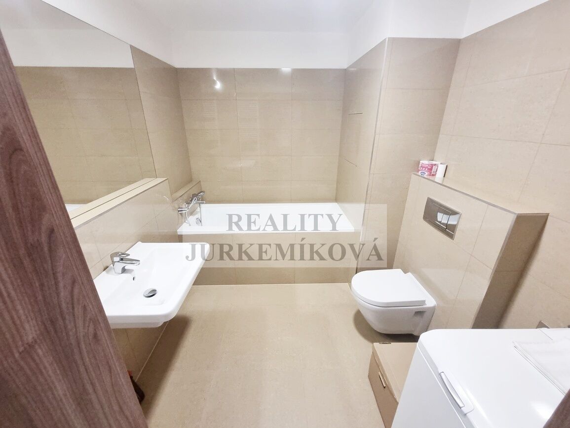 Pronájem bytu 2+kk 58 m² - foto 5